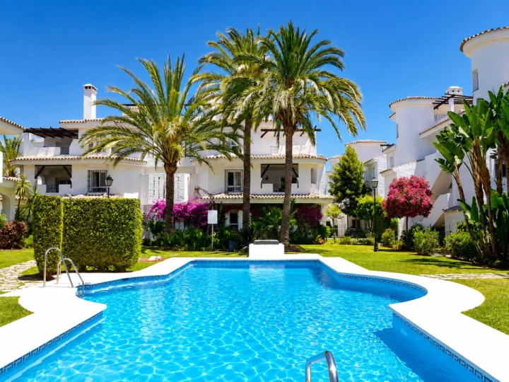 Apartament na środkowym piętrze Nueva Andalucía
