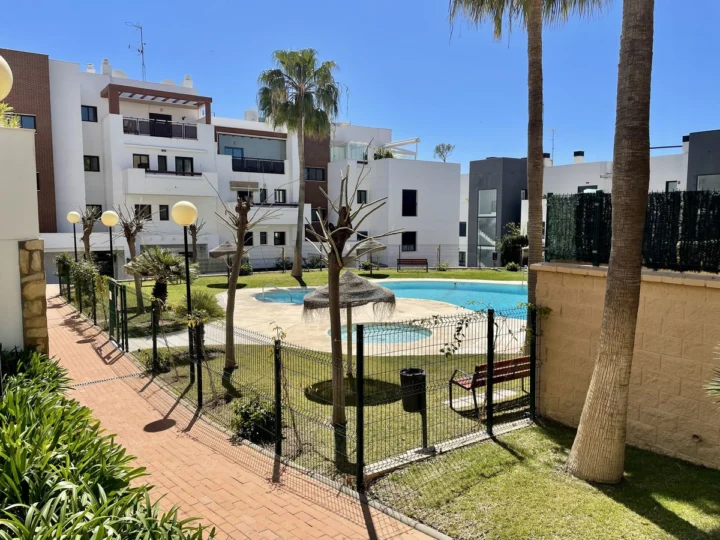 Apartament na środkowym piętrze La Cala