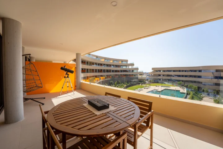 Apartament na środkowym piętrze Higueron