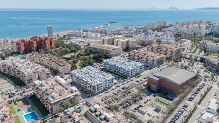 Apartament na środkowym piętrze Estepona
