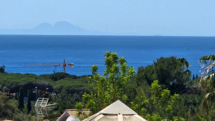 Apartament na środkowym piętrze Reserva de Marbella