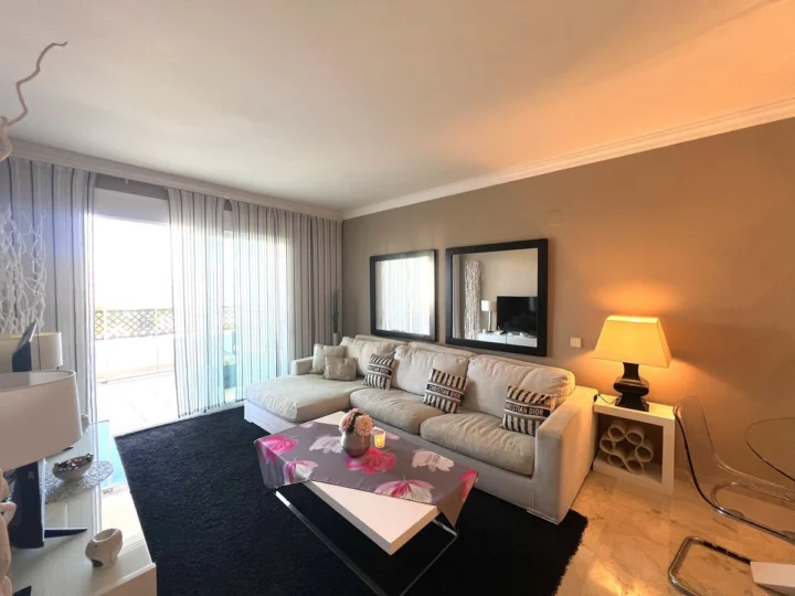 Apartament na środkowym piętrze Puerto Banús