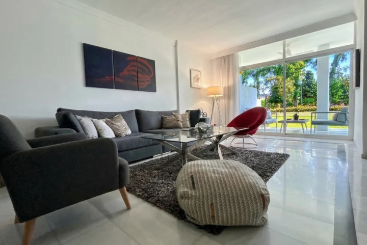 Apartament na środkowym piętrze Puerto Banús