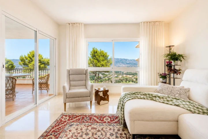 Apartament na środkowym piętrze La Cala Golf