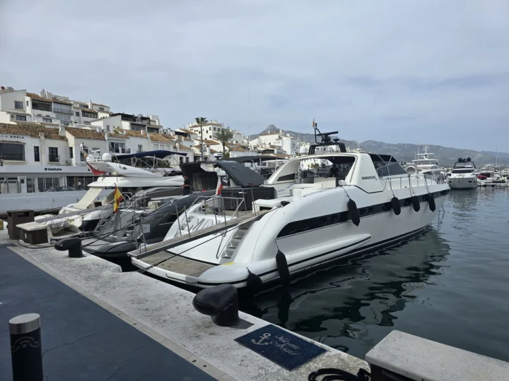 Cumowanie Puerto Banús