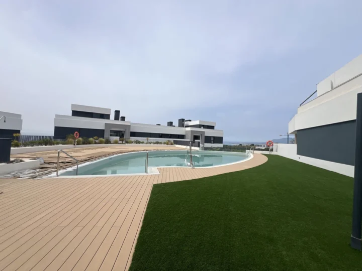 Apartament na środkowym piętrze Altos de los Monteros