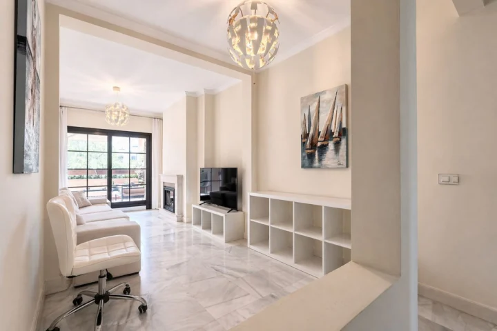 Apartament na środkowym piętrze Hacienda del Sol