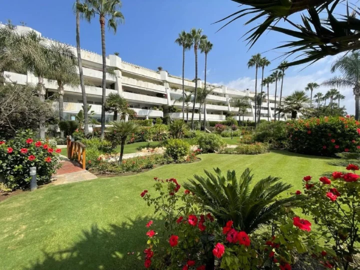 Apartament na środkowym piętrze Puerto Banús