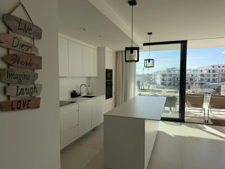 Apartament na środkowym piętrze Higueron