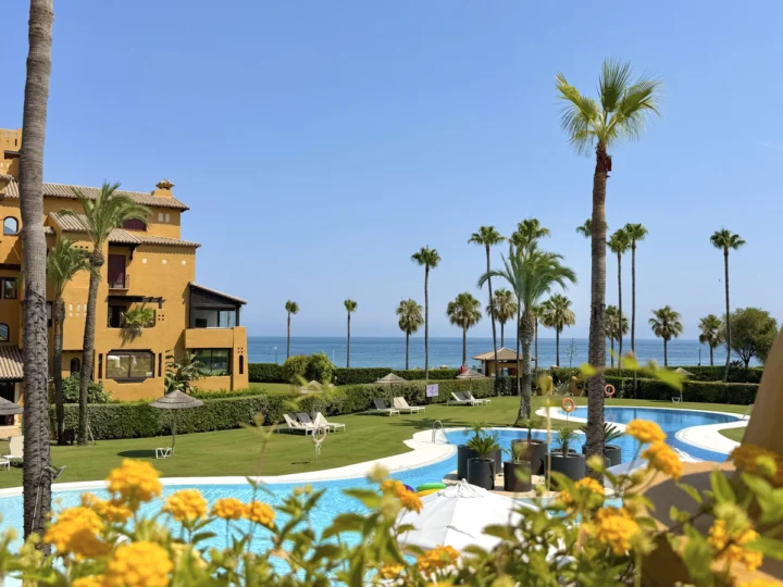 Apartament na środkowym piętrze Estepona