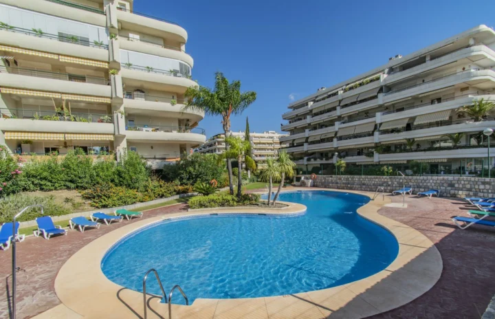 Apartament na środkowym piętrze Guadalmina Alta