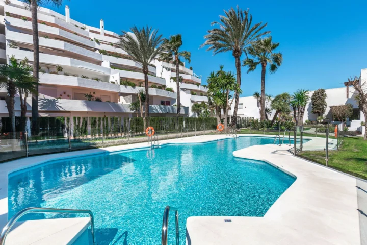 Apartament na środkowym piętrze Nueva Andalucía