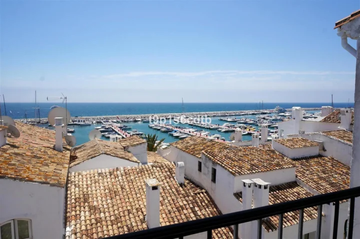 Apartament na środkowym piętrze Puerto Banús