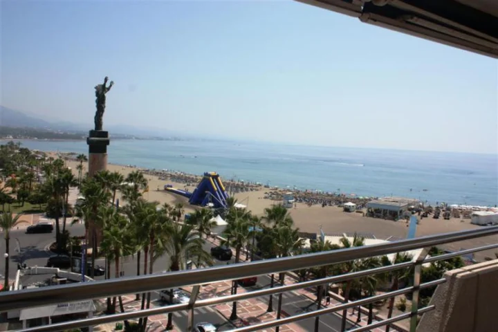 Apartament na środkowym piętrze Puerto Banús