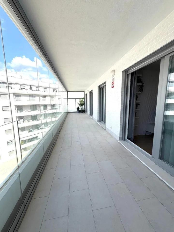 Apartament na środkowym piętrze Nueva Andalucía