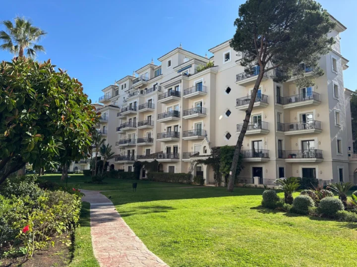 Apartament na środkowym piętrze Nueva Andalucía