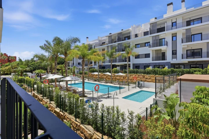 Apartament na środkowym piętrze Estepona