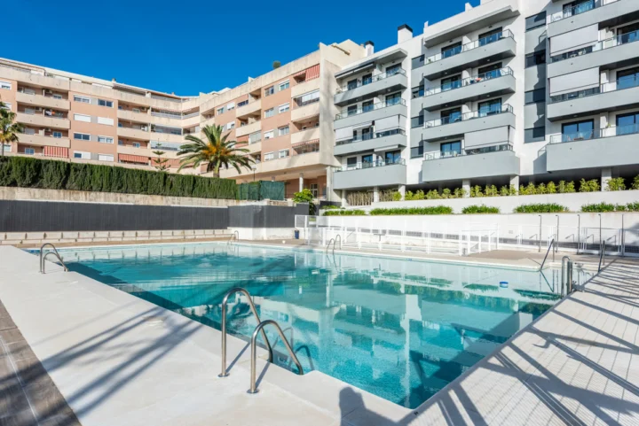 Apartament na środkowym piętrze Las Lagunas
