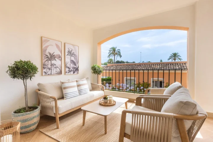 Apartament na środkowym piętrze Nueva Andalucía
