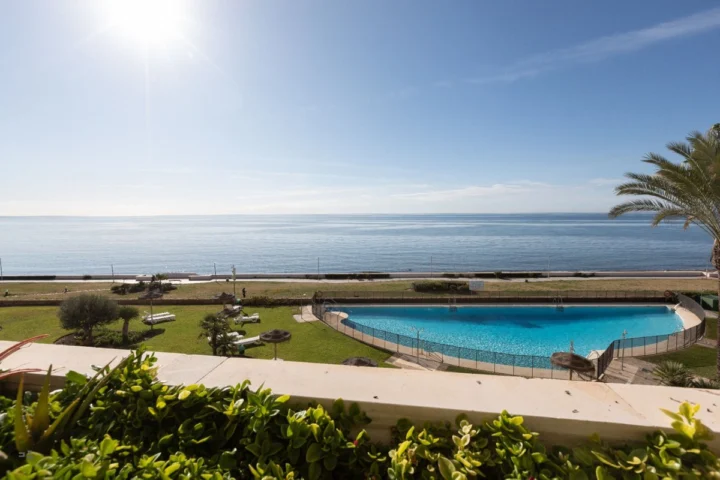 Apartament na środkowym piętrze Estepona
