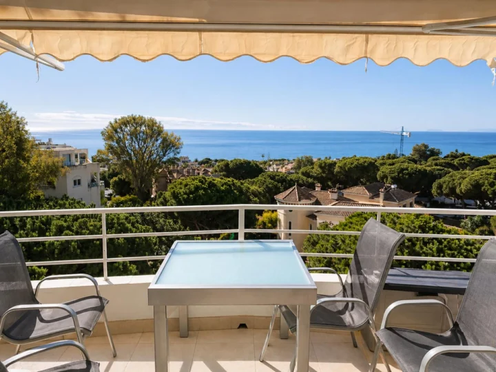 Apartament na środkowym piętrze Costabella