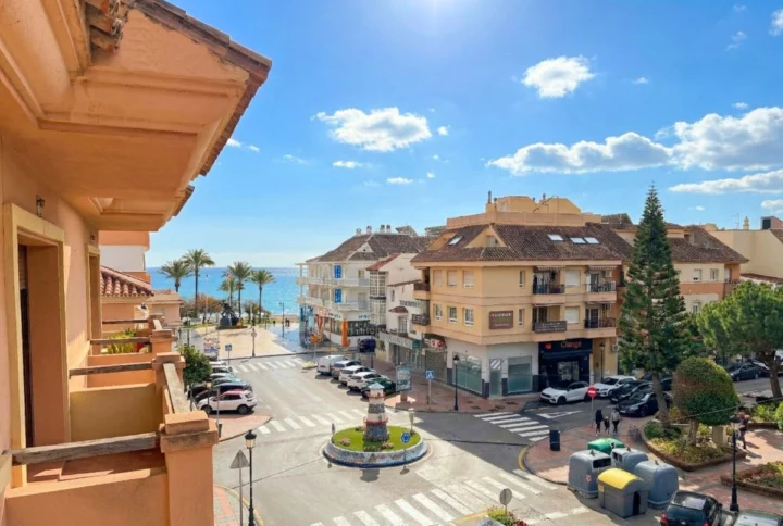 Apartament na środkowym piętrze San Luis de Sabinillas