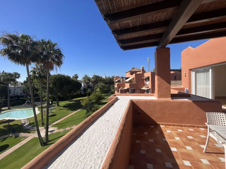 Apartament na środkowym piętrze Estepona