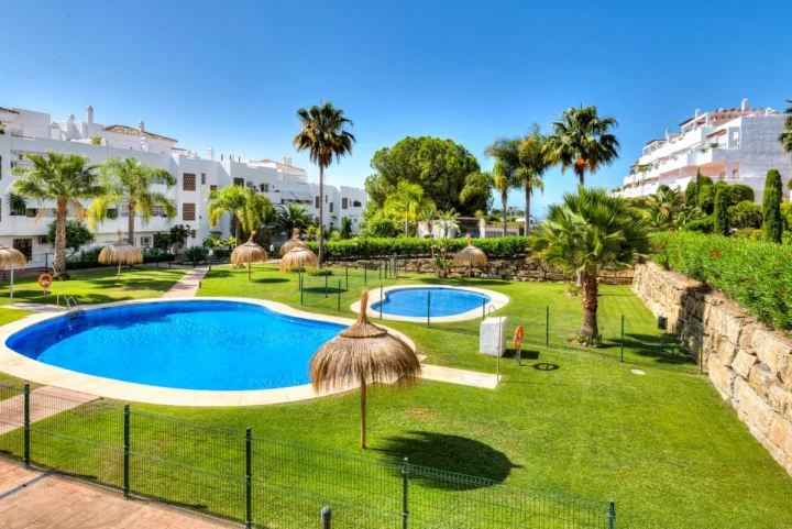 Apartament na środkowym piętrze Estepona
