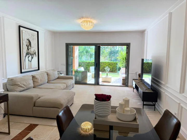 Apartament na środkowym piętrze Estepona