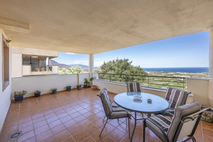 Apartament na środkowym piętrze Casares Playa