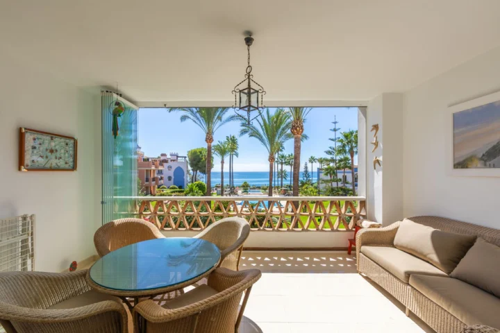 Apartament na środkowym piętrze Casares Playa