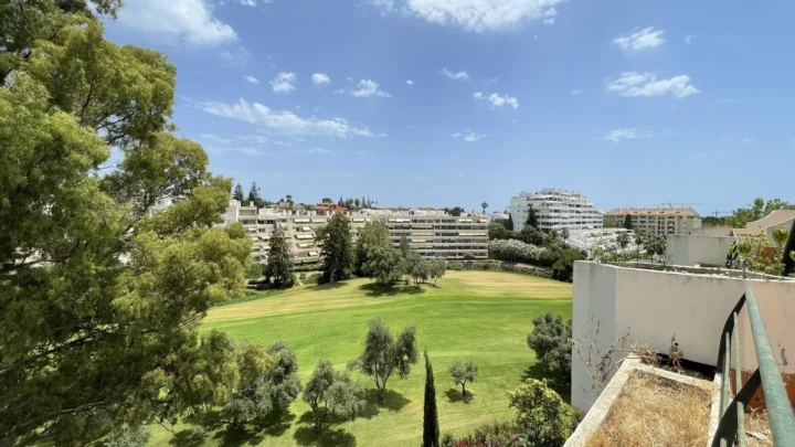 Apartament na ostatnim piętrze Guadalmina Alta
