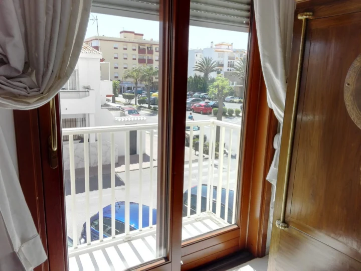 Apartament na środkowym piętrze San Luis de Sabinillas
