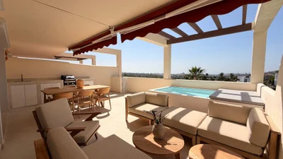 Apartament na środkowym piętrze Nueva Andalucía