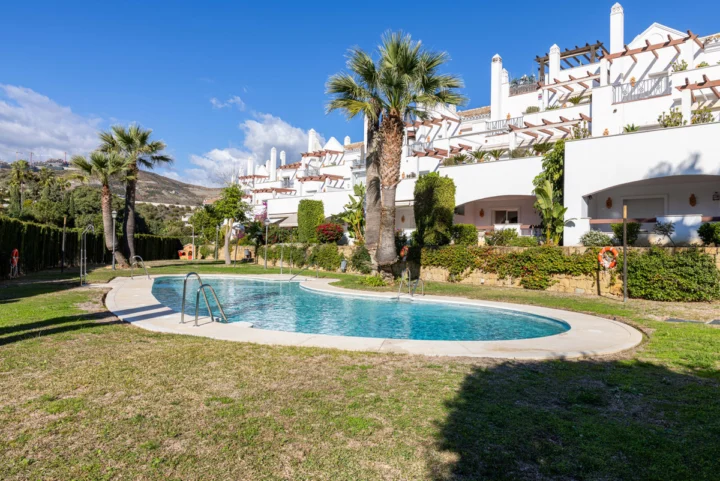 Apartament na środkowym piętrze Nueva Andalucía