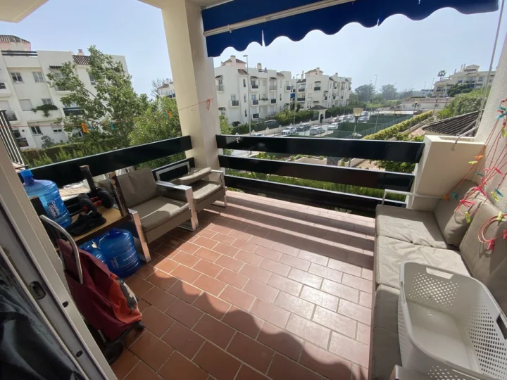 Apartament na środkowym piętrze Nueva Andalucía