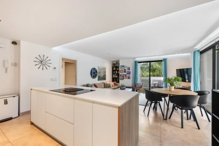 Apartament na środkowym piętrze Puerto Banús