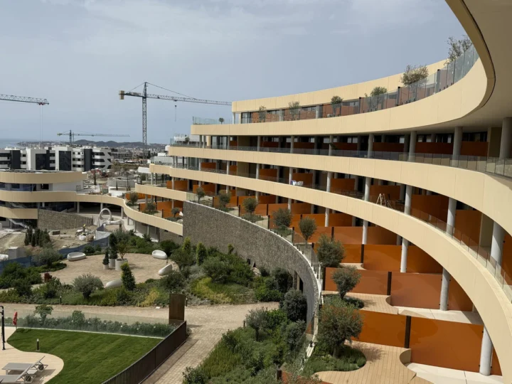 Apartament na środkowym piętrze Higueron