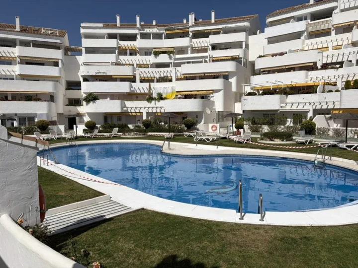 Apartament na środkowym piętrze Nueva Andalucía