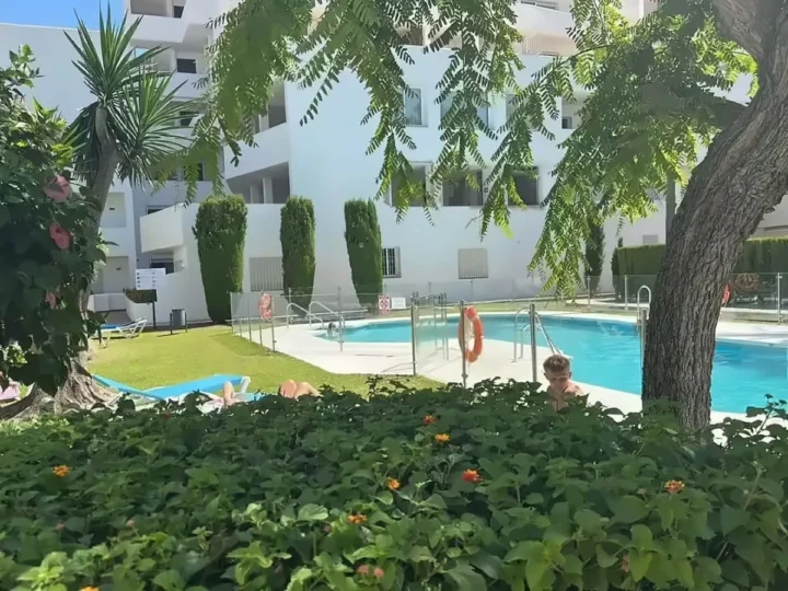 Apartament na środkowym piętrze Nueva Andalucía