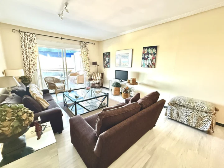 Apartament na środkowym piętrze Puerto Banús