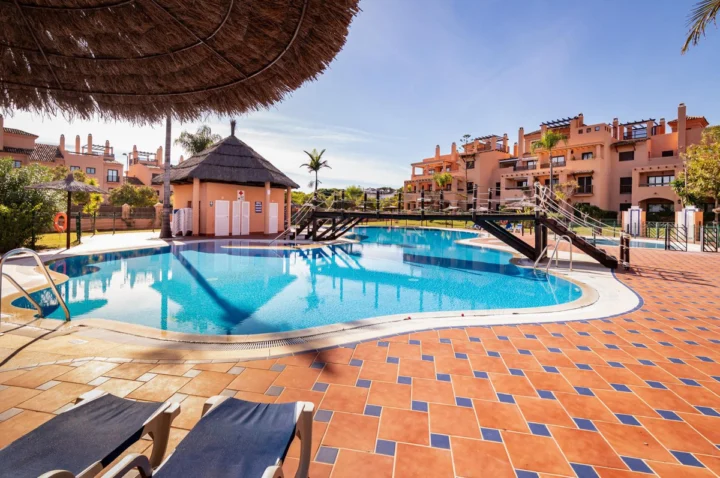 Apartament na środkowym piętrze Hacienda del Sol