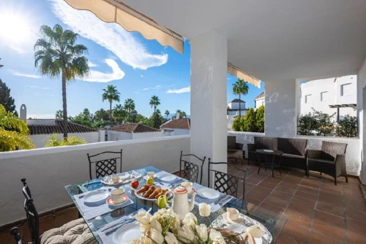 Apartament na środkowym piętrze Bahía de Marbella