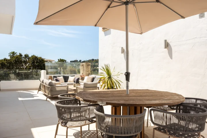 Apartament na środkowym piętrze Nueva Andalucía