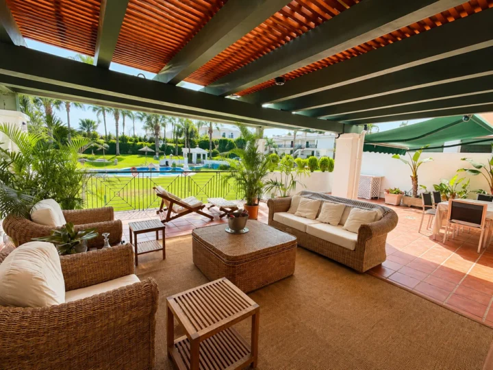 Apartament na środkowym piętrze Nueva Andalucía