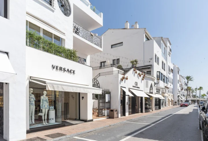 Apartament na środkowym piętrze Puerto Banús