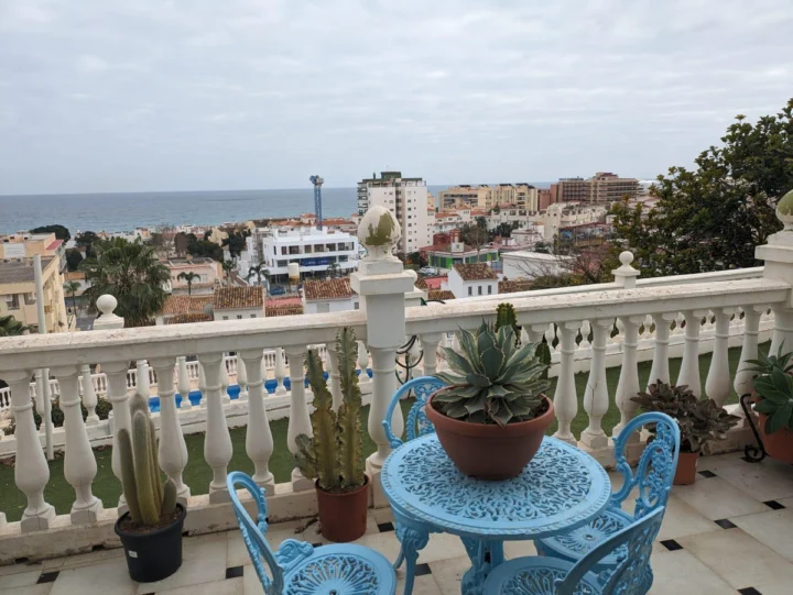 Apartament na środkowym piętrze Montemar