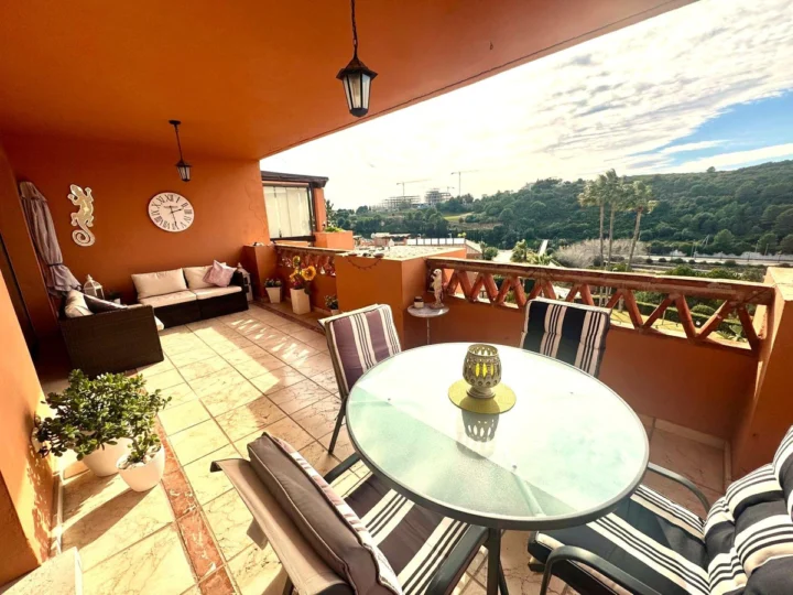Apartament na środkowym piętrze Casares Playa