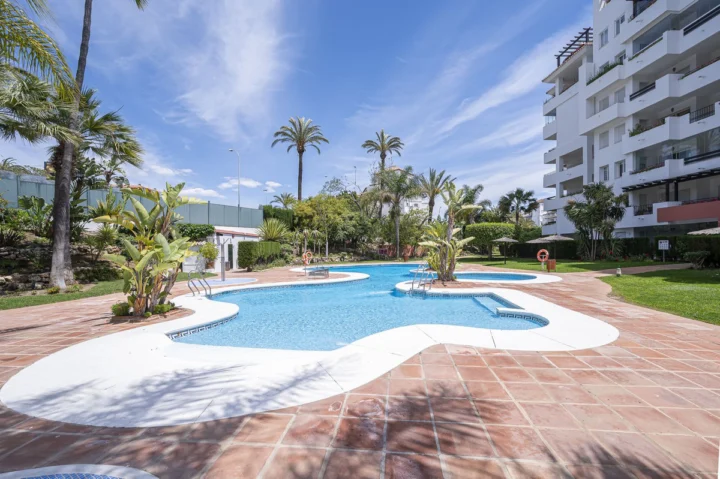 Apartament na środkowym piętrze Puerto Banús