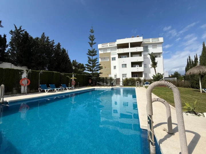 Apartament na środkowym piętrze Nueva Andalucía